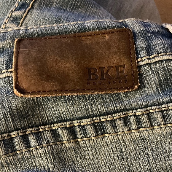 BKE Blue Relaxed Jeans with Vintage Wash - Picture 3 of 5